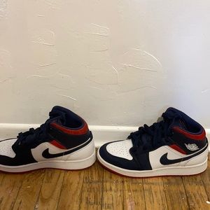 COPY - Air Jordan 1mid  size 5 in a half for cheap